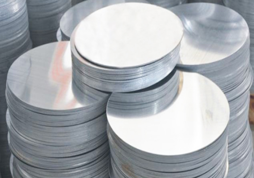 Producción y aplicación de discos de aluminio.